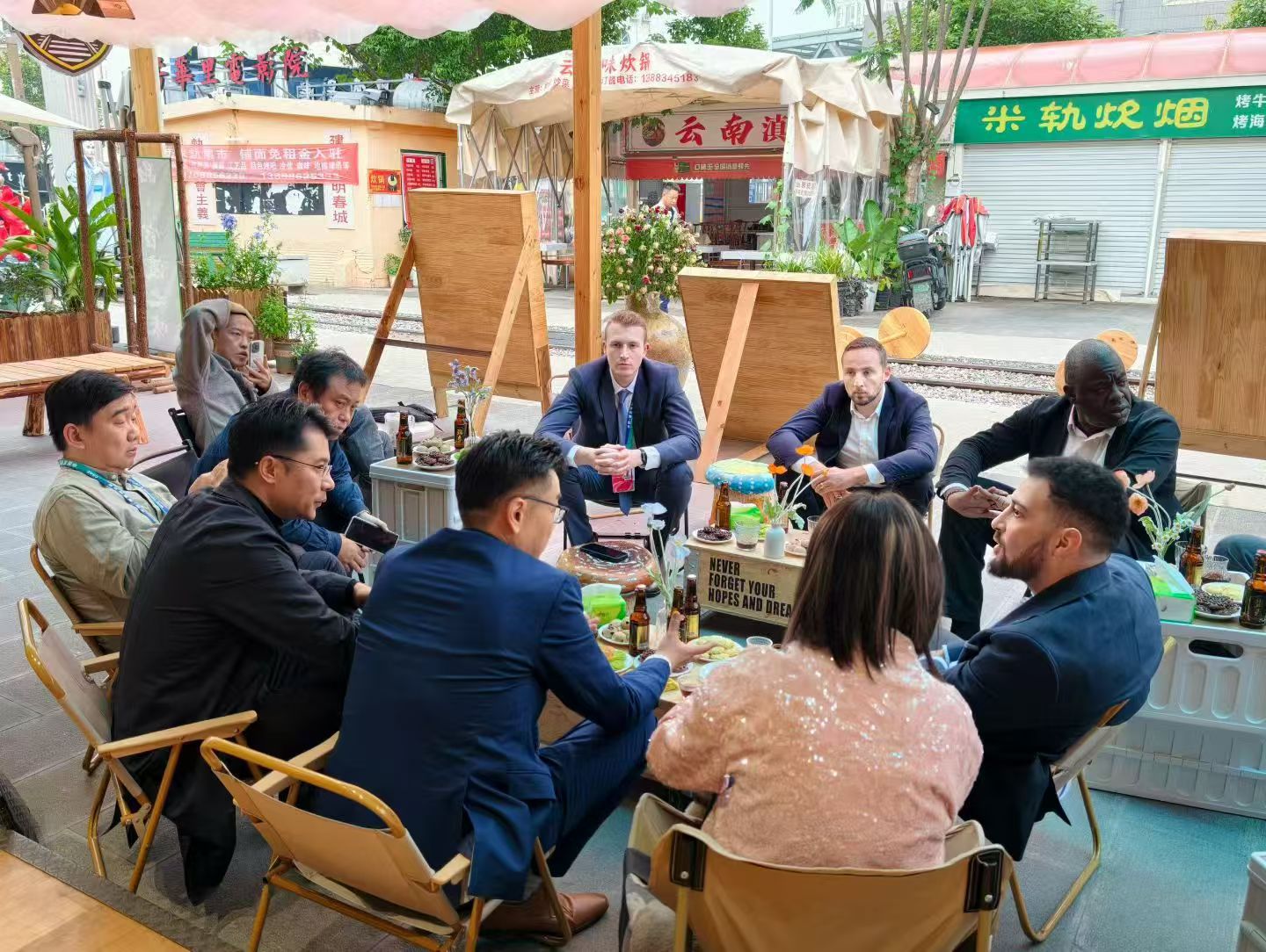 Dialogue institutionnel avec les délégations chinoises, région de Pu'er.